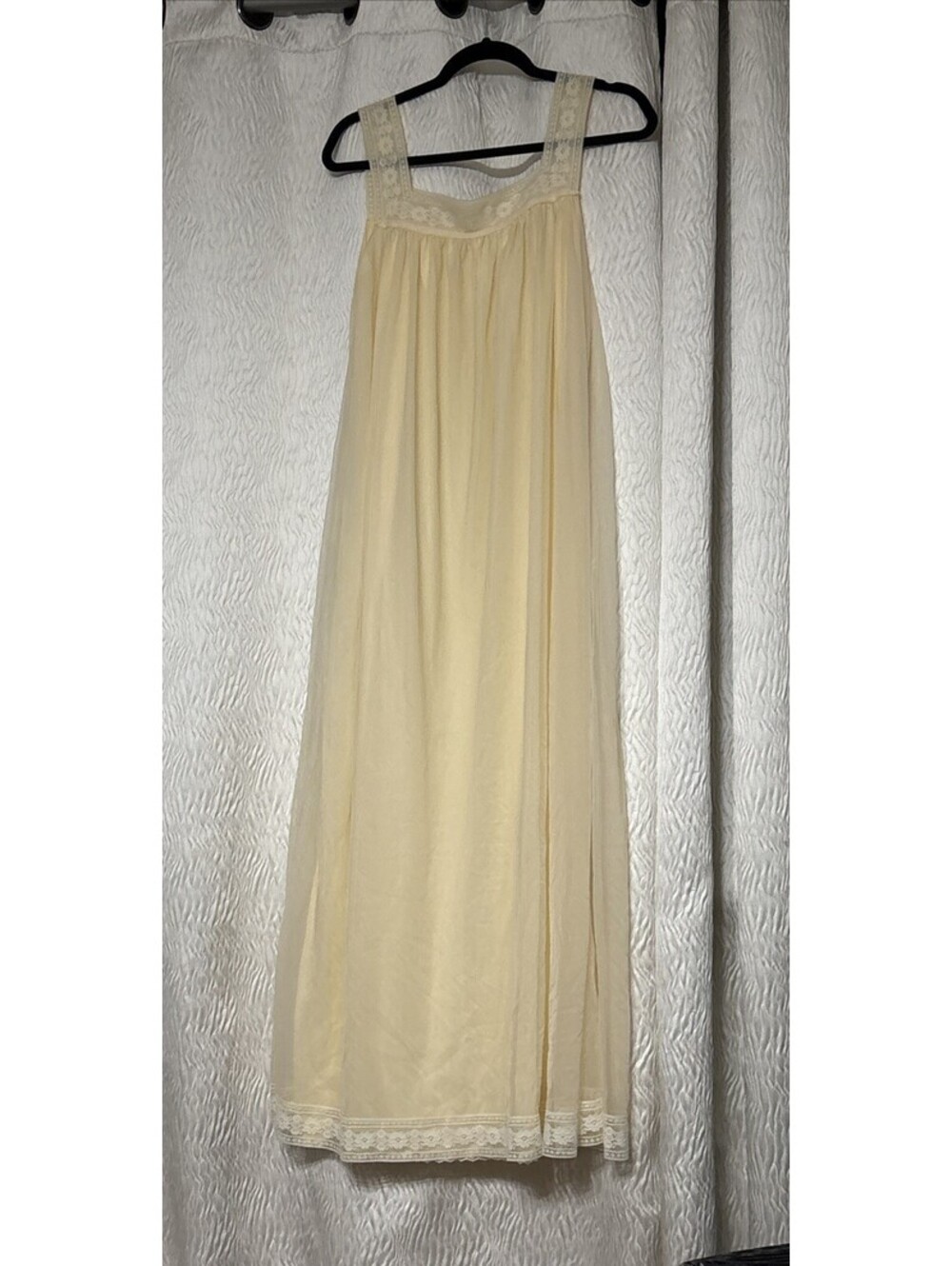 Vintage Yellow Sleeveless Nylon /Lace Nightgown Sz L/XL